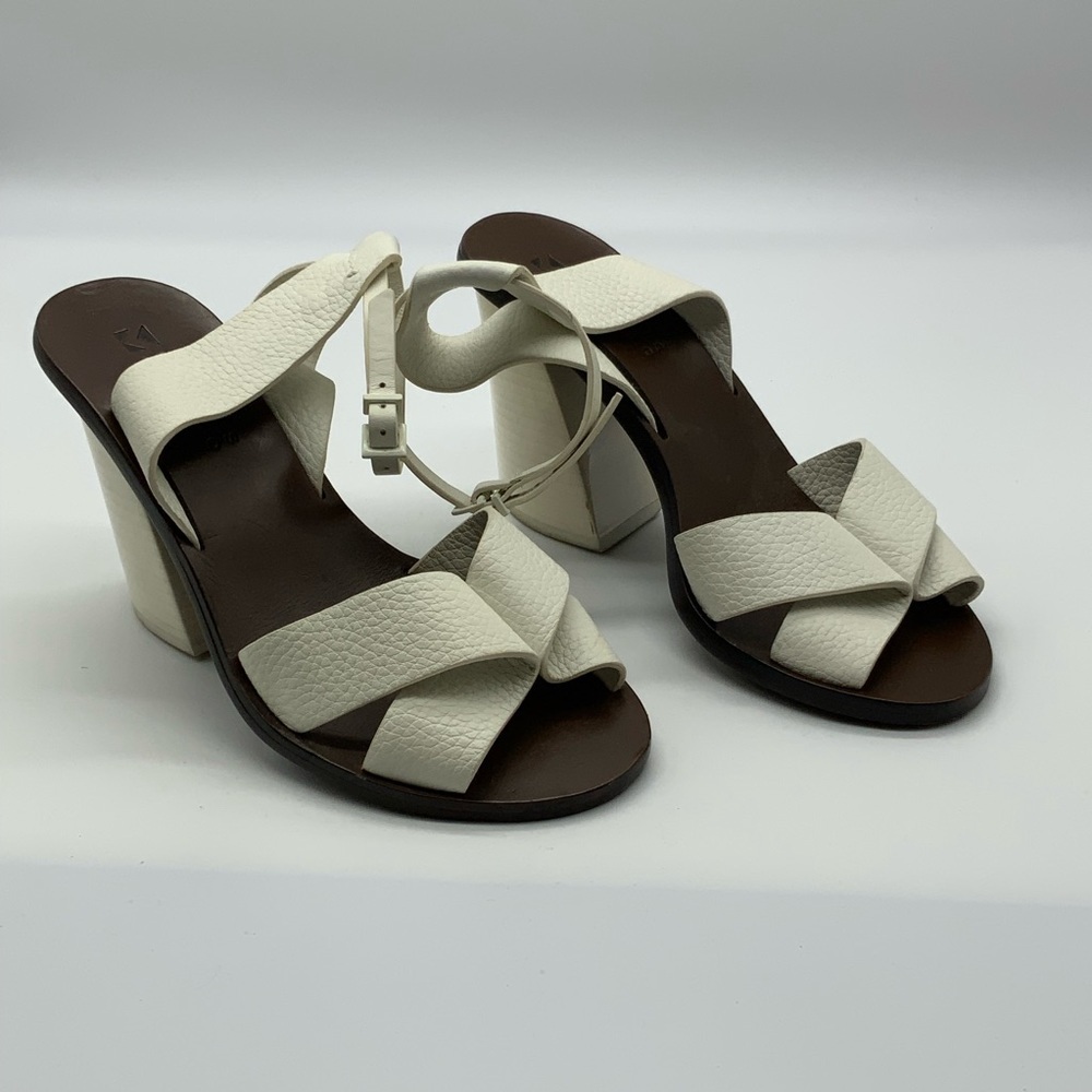 Mercedes Castillo Heels